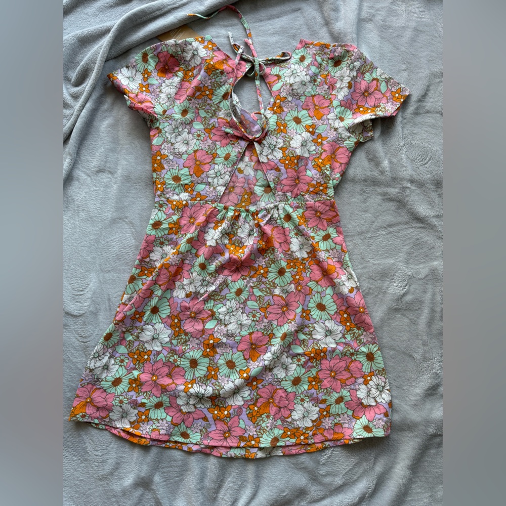 Vero Moda Flower print Mini V-Neck Dress. Size: M - Picture 4 of 4
